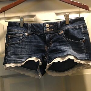 American Eagle daisy dukes